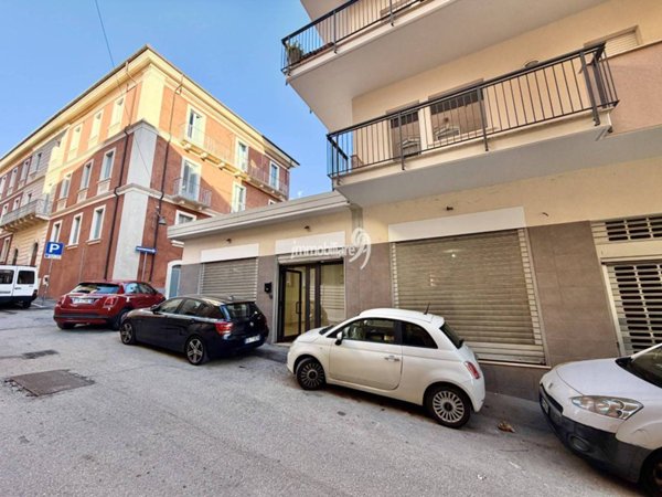 locale commerciale in affitto a L'Aquila in zona Centro Città
