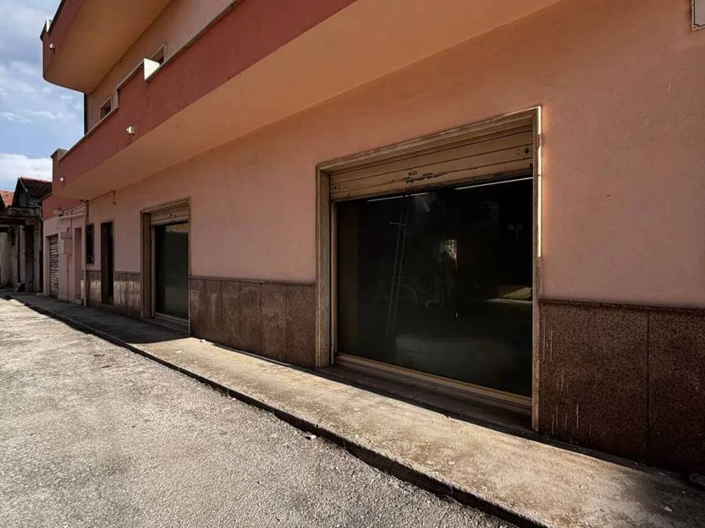 negozio in affitto a Luco dei Marsi