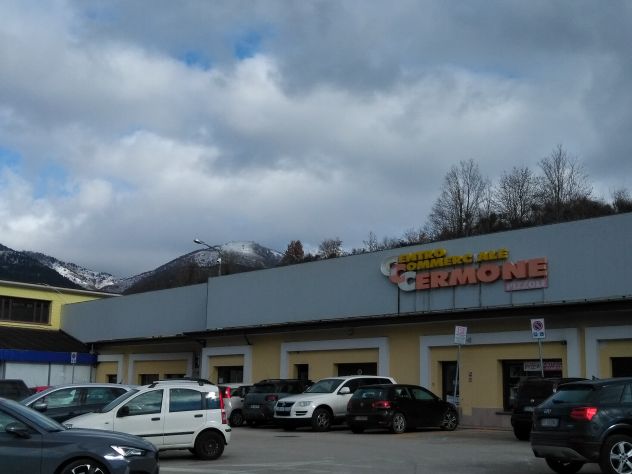 negozio in affitto a Pizzoli in zona Cermone.