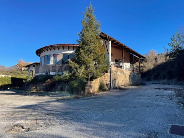 negozio in affitto a Pizzoli in zona Cermone.