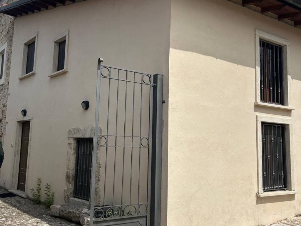 casa indipendente in affitto a Rocca di Mezzo