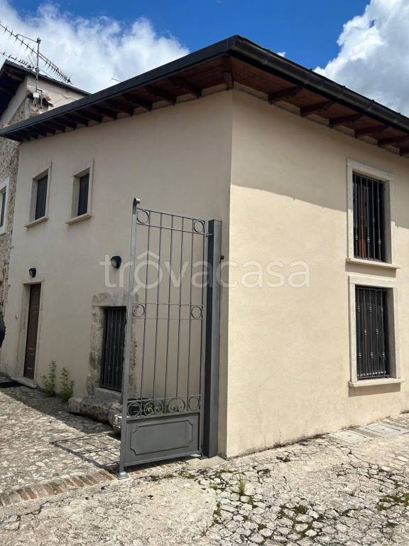 casa indipendente in affitto a Rocca di Mezzo
