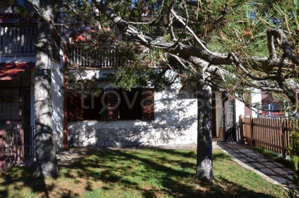 casa indipendente in affitto a Rocca di Mezzo in zona Rovere