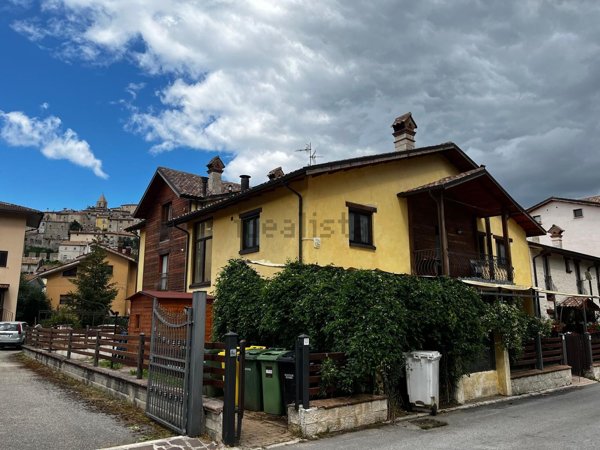 appartamento in affitto a Rocca di Mezzo in zona Rovere