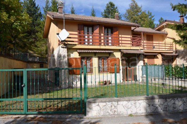 casa indipendente in affitto a Rocca di Mezzo in zona Rovere