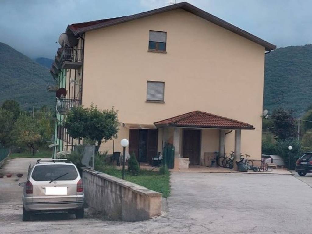 appartamento in affitto a Scoppito in zona Civitatomassa