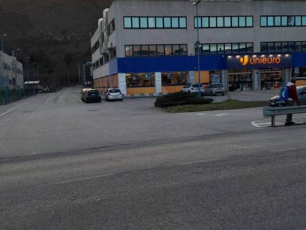 negozio in affitto a Scurcola Marsicana