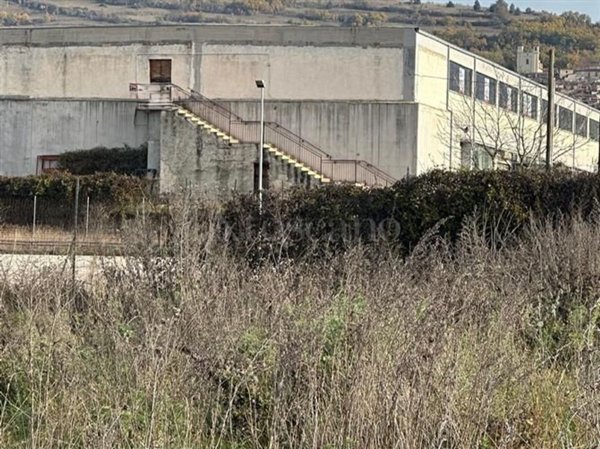 locale commerciale in affitto a Scurcola Marsicana