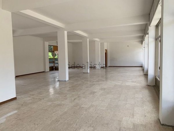 locale commerciale in affitto a Scurcola Marsicana