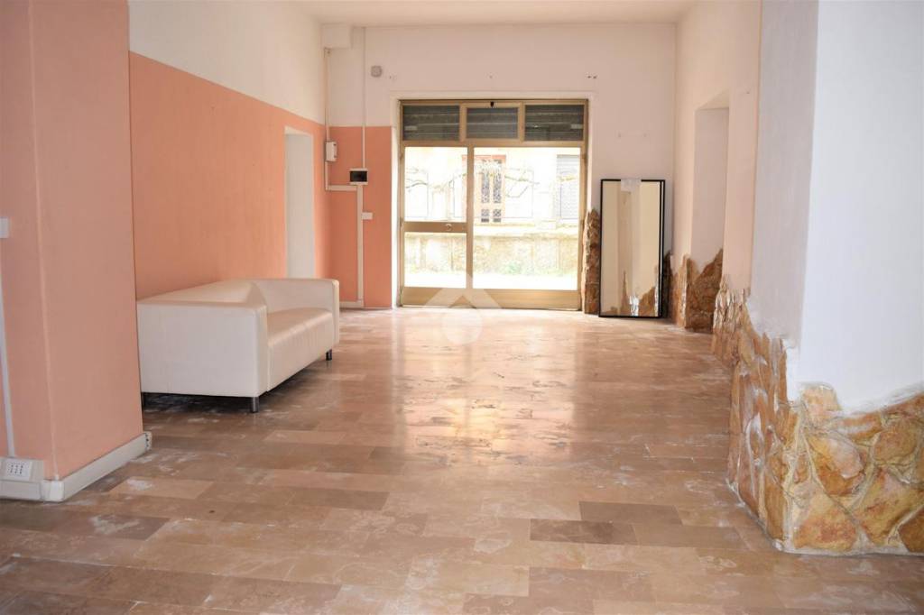 negozio in affitto a Tagliacozzo