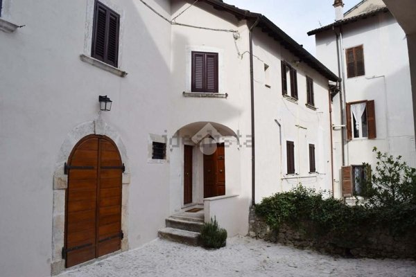 appartamento in affitto a Tagliacozzo in zona Oriente