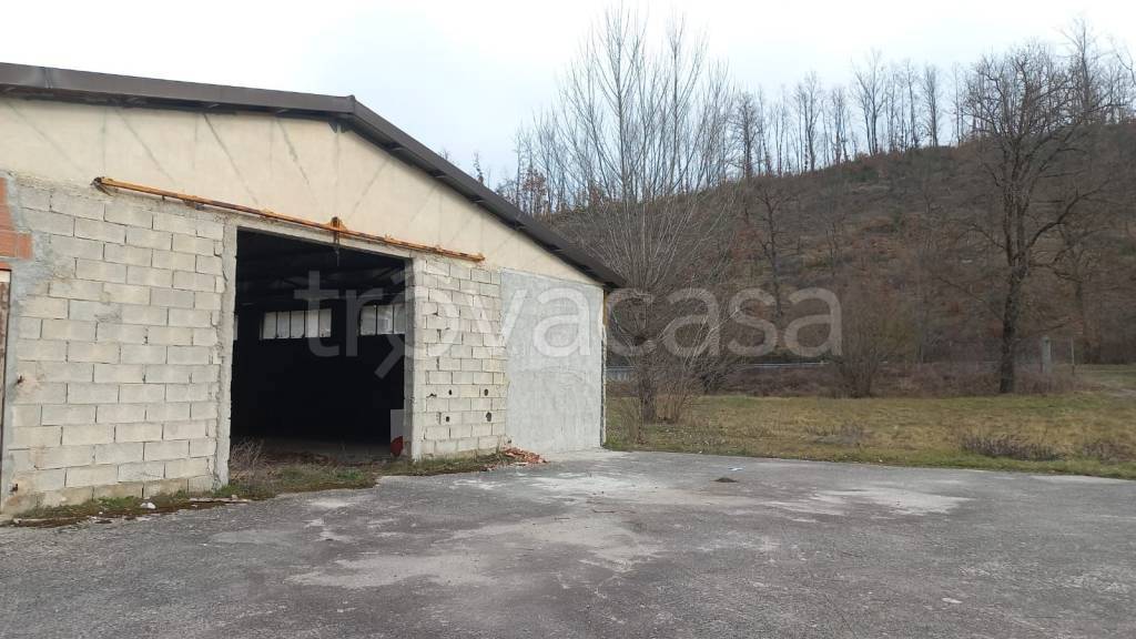 locale commerciale in affitto a Tornimparte in zona Palombaia