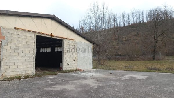 capannone in affitto a Tornimparte in zona Palombaia