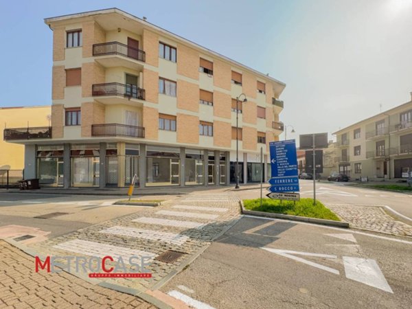 negozio in affitto a Montà