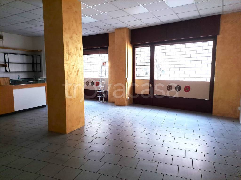 negozio in affitto a Monticello d'Alba