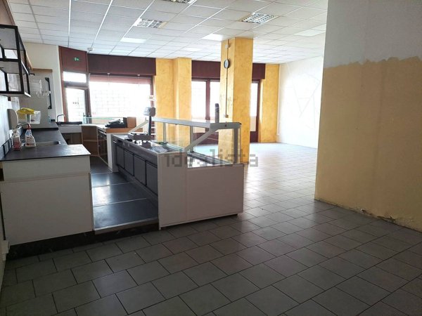 locale commerciale in affitto a Monticello d'Alba