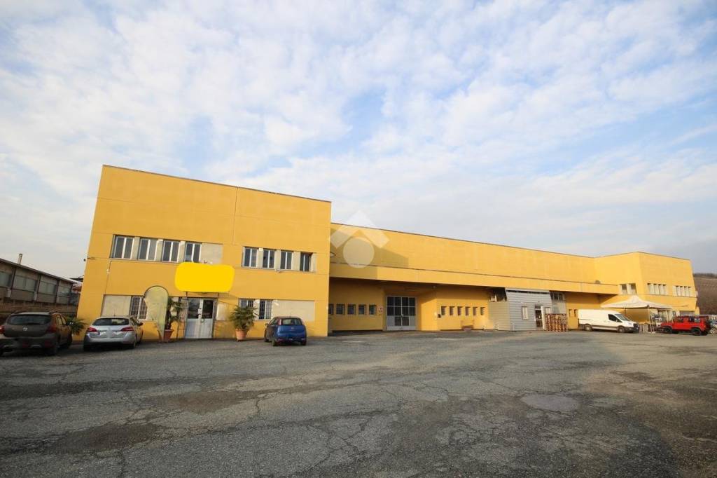 locale commerciale in affitto a Pocapaglia