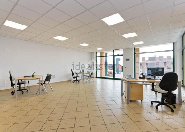 locale commerciale in affitto a Pocapaglia