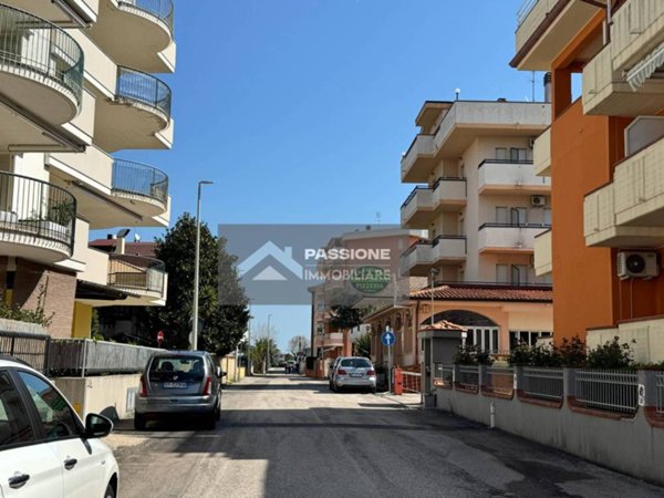 locale commerciale in affitto ad Alba Adriatica