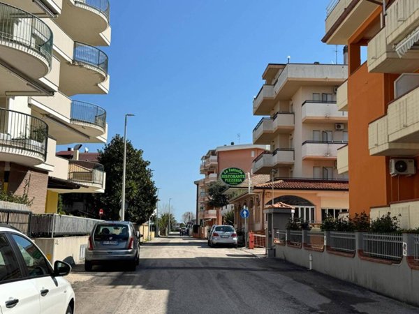 negozio in affitto ad Alba Adriatica