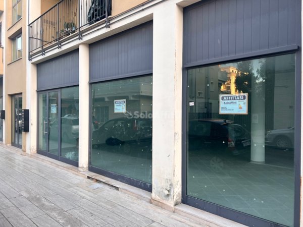 negozio in affitto ad Alba Adriatica