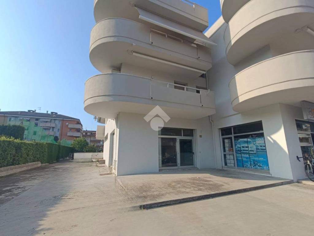 ufficio in affitto ad Alba Adriatica