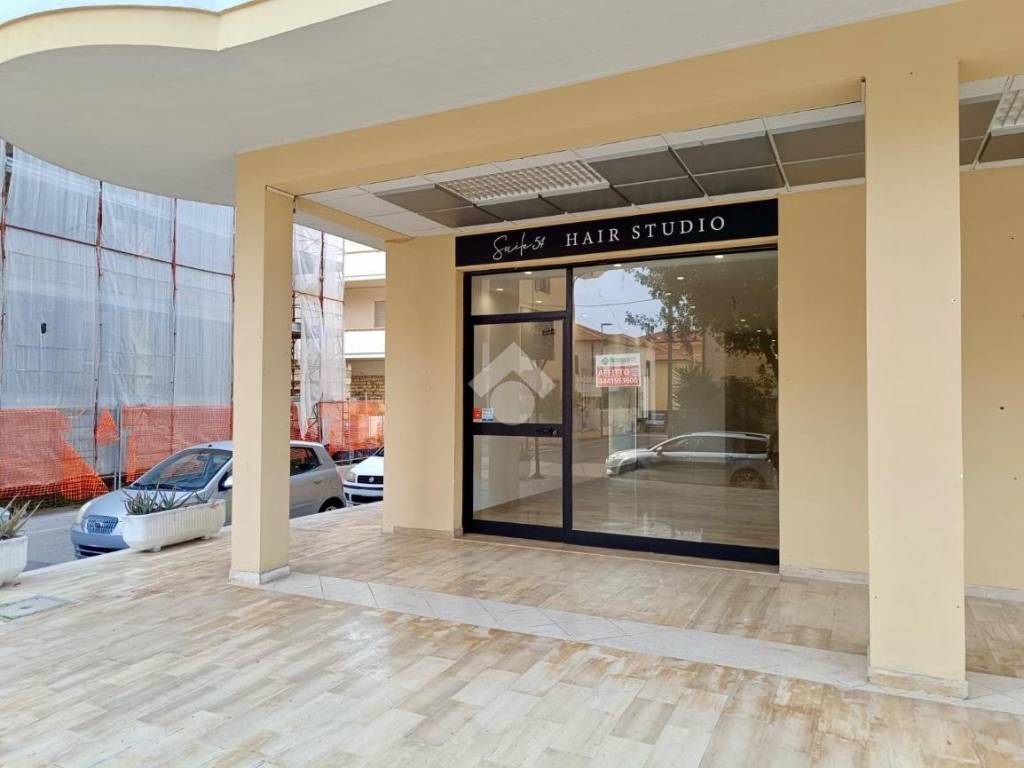 negozio in affitto ad Alba Adriatica