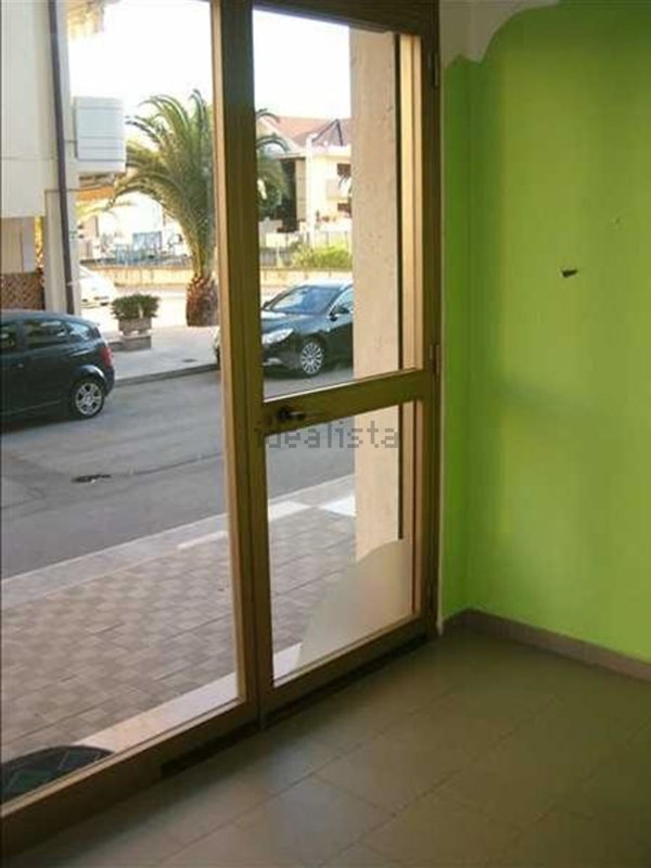 negozio in affitto ad Alba Adriatica