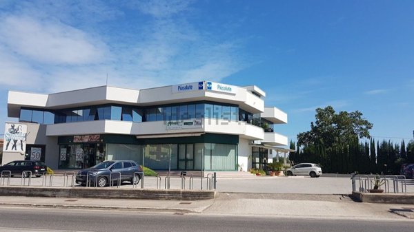 locale commerciale in affitto ad Alba Adriatica