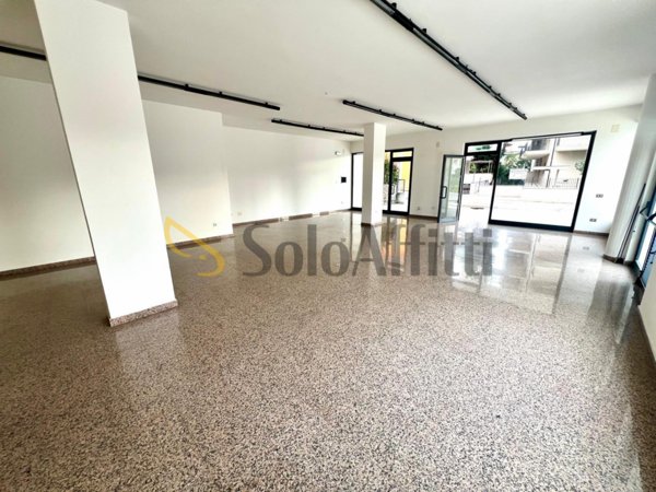 locale commerciale in affitto ad Alba Adriatica