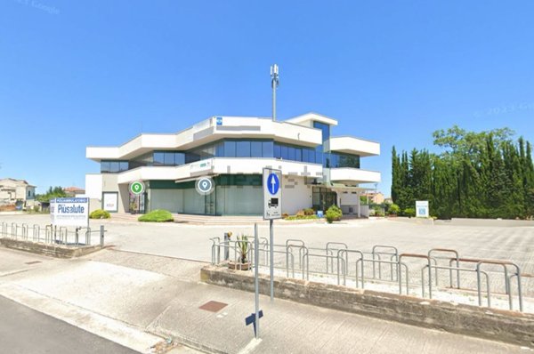 locale commerciale in affitto ad Alba Adriatica