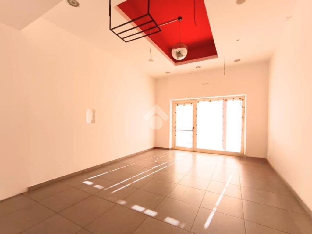 negozio in affitto ad Alba Adriatica