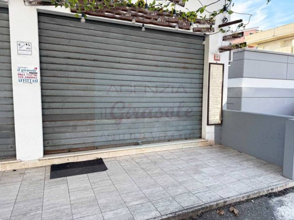 negozio in affitto ad Alba Adriatica