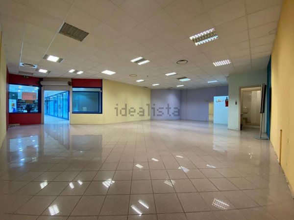 locale commerciale in affitto ad Alba Adriatica
