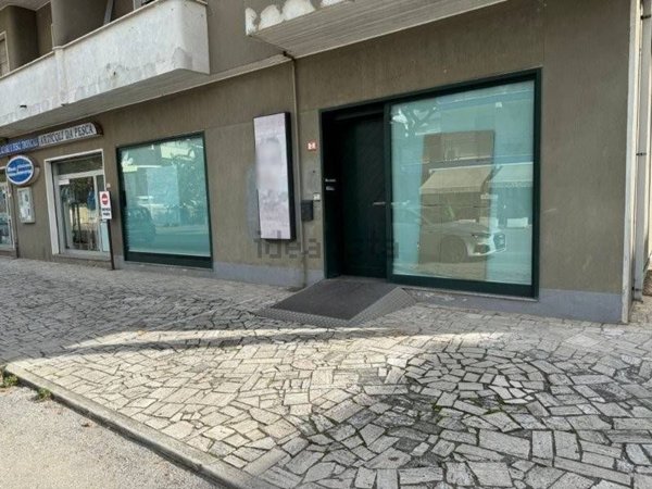 locale commerciale in affitto ad Alba Adriatica