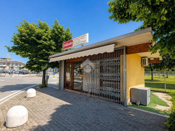 negozio in affitto ad Alba Adriatica