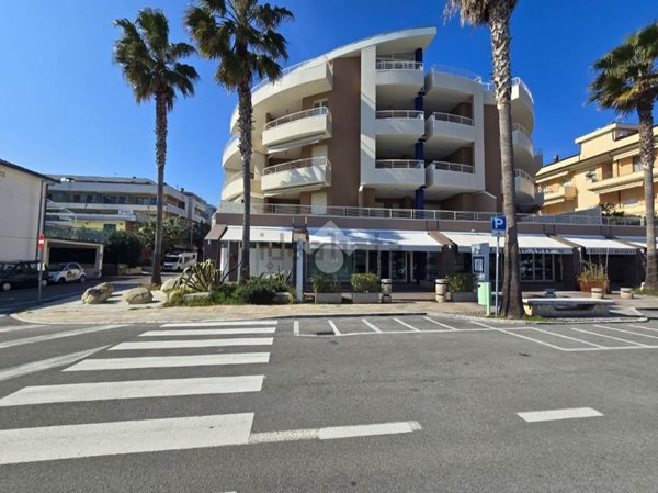 locale commerciale in affitto ad Alba Adriatica