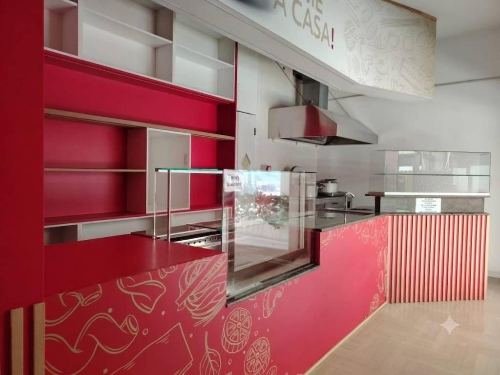 negozio in affitto ad Alba Adriatica
