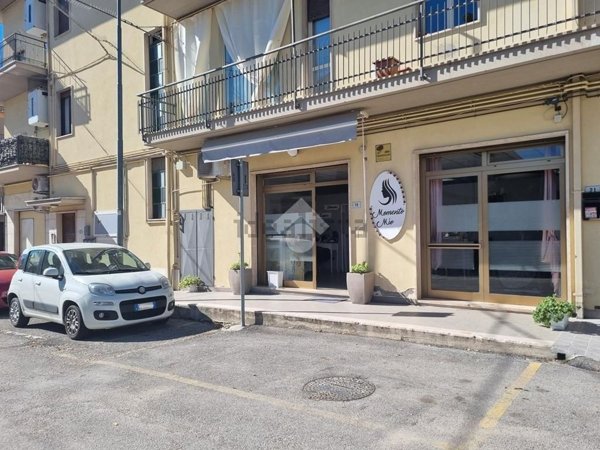 negozio in affitto a Castellalto in zona Castelnuovo Vomano