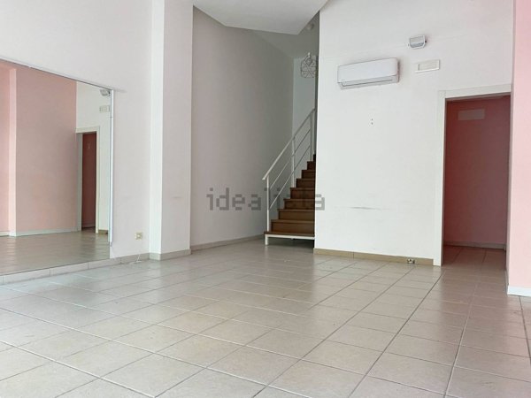 negozio in affitto a Giulianova