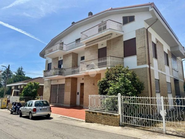 negozio in affitto a Giulianova