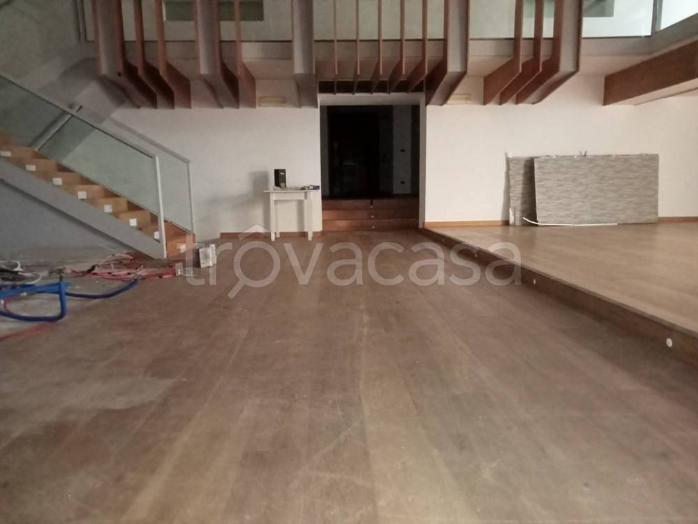 negozio in affitto a Giulianova