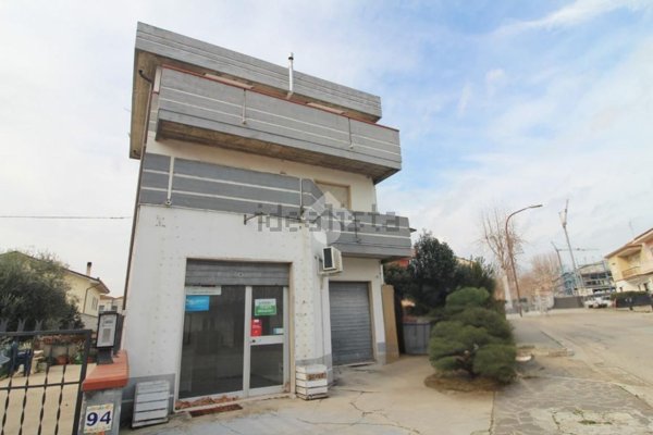 negozio in affitto a Giulianova
