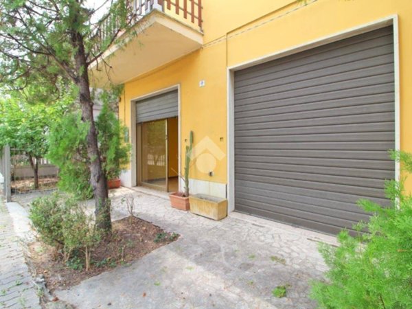 negozio in affitto a Giulianova
