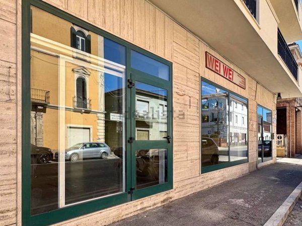 locale commerciale in affitto a Giulianova