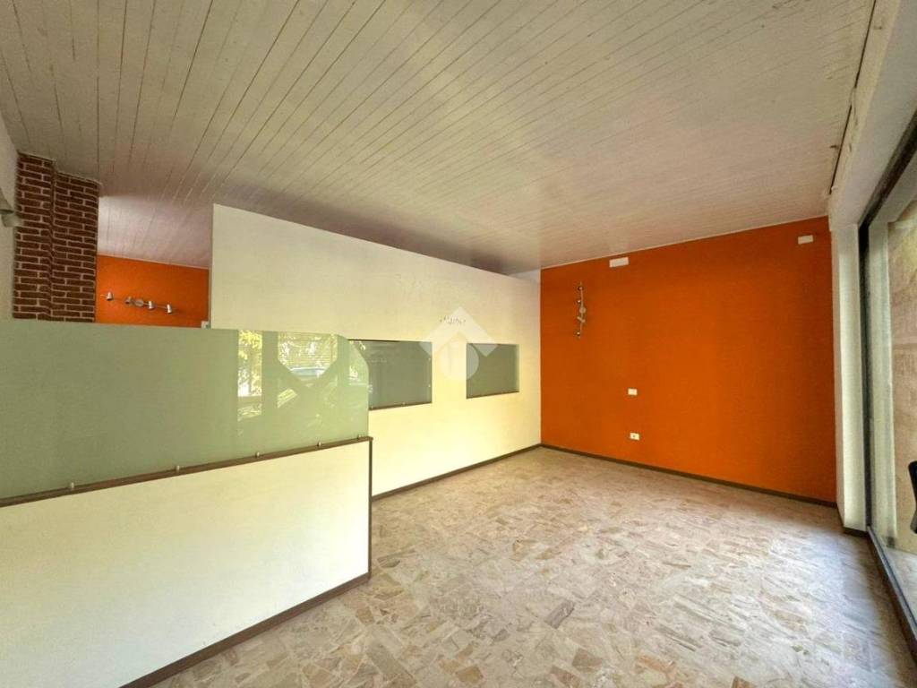 negozio in affitto a Giulianova