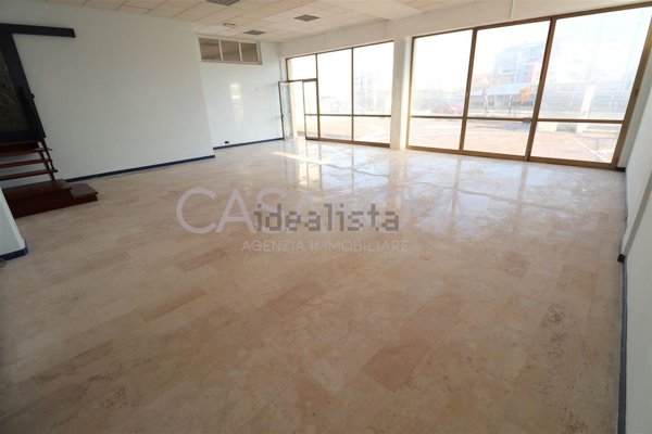 locale commerciale in affitto a Giulianova