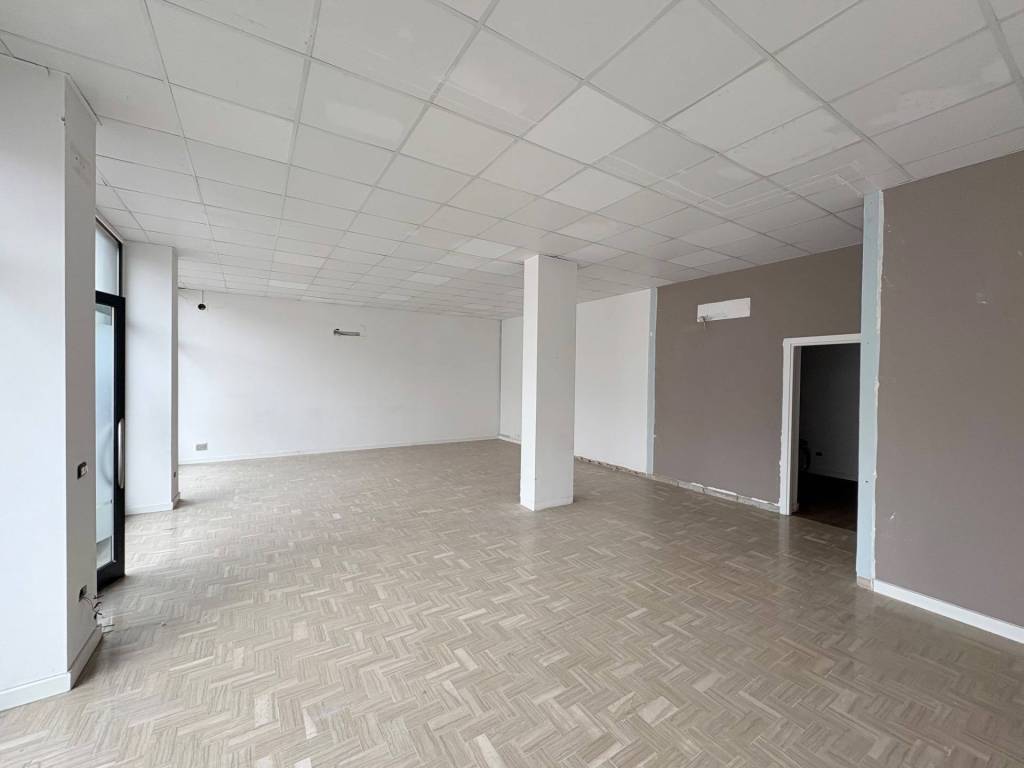 negozio in affitto a Giulianova