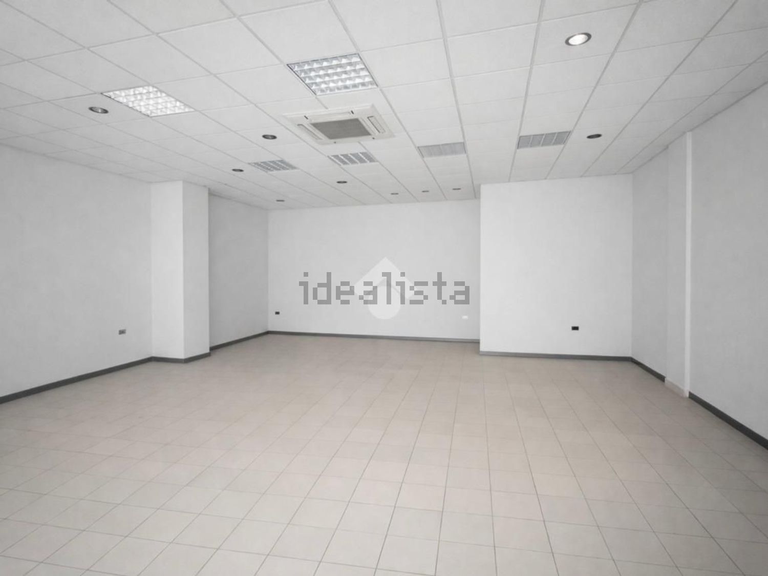 locale commerciale in affitto a Giulianova