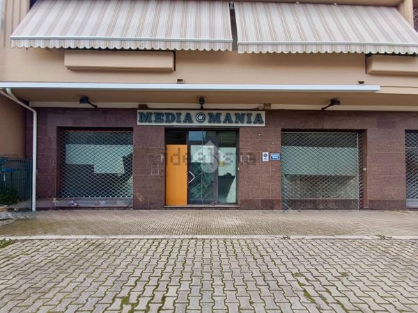 locale commerciale in affitto a Giulianova